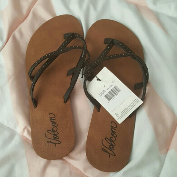 Volcom Shoes - Volcom flip flop sandals sz 7 brown and black